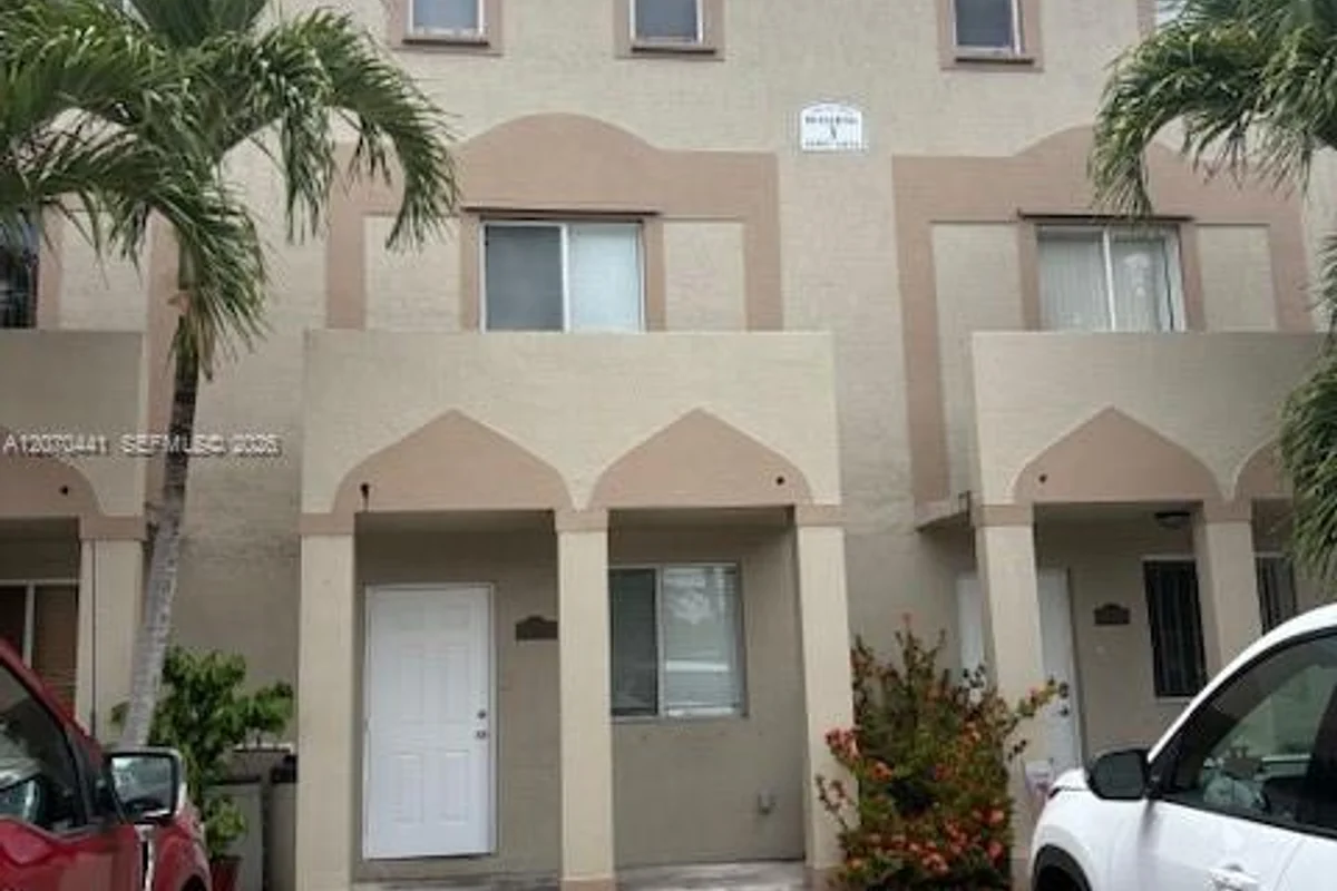 14218 NW 17th Ave, Opa-locka: photo 1 of 14