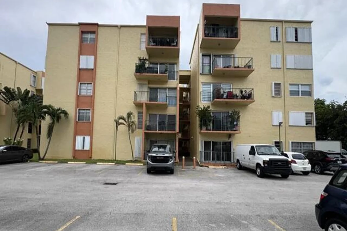 4500 W 19th Ct #431, Hialeah: photo 1 of 1