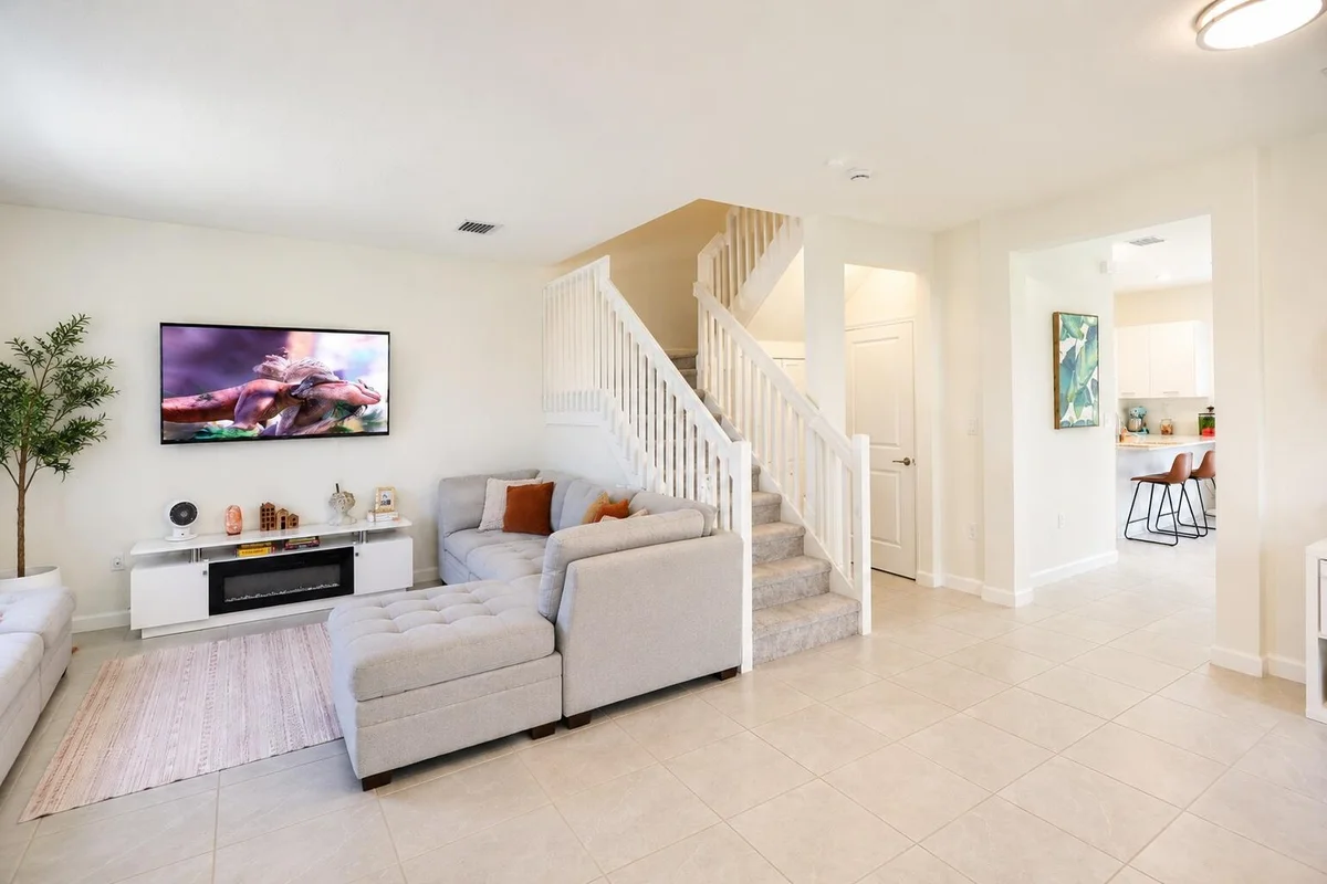 12092 NW 24th Pl, Miami: photo 1 of 24