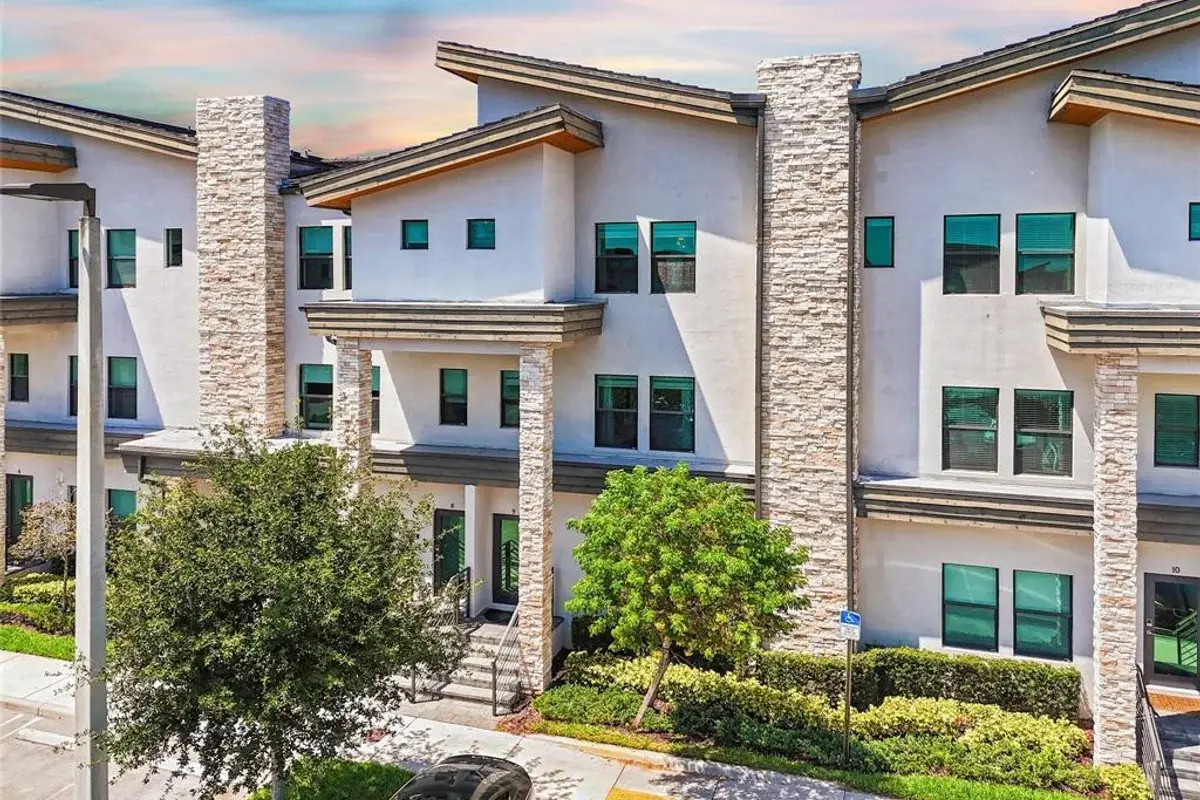 10473 NW 82nd St #9, Doral: photo 1 of 31