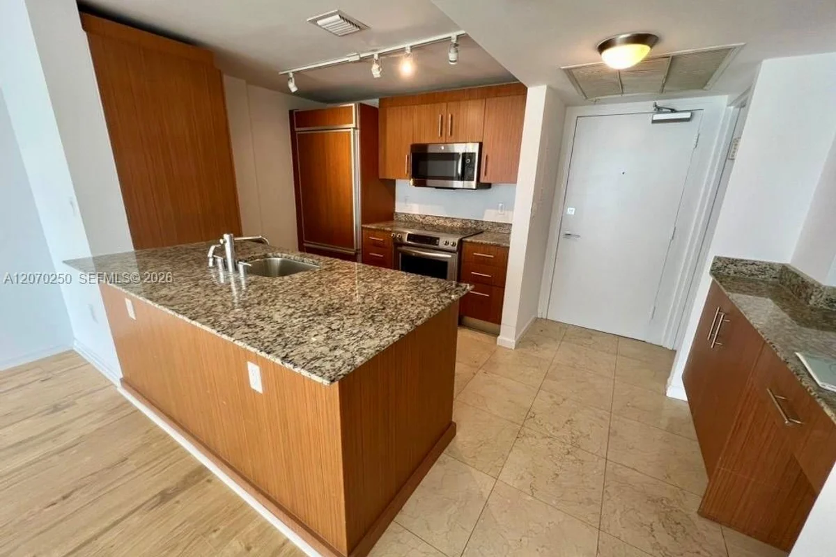 10275 Collins Ave #415, Bal Harbour: photo 1 of 12