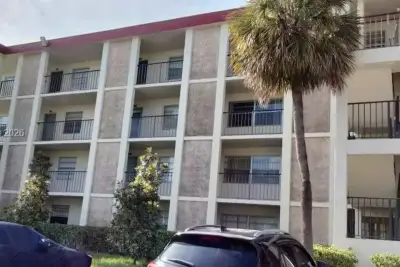 3001 NW 48th Ave #333, Lauderdale Lakes: photo 1 of 9