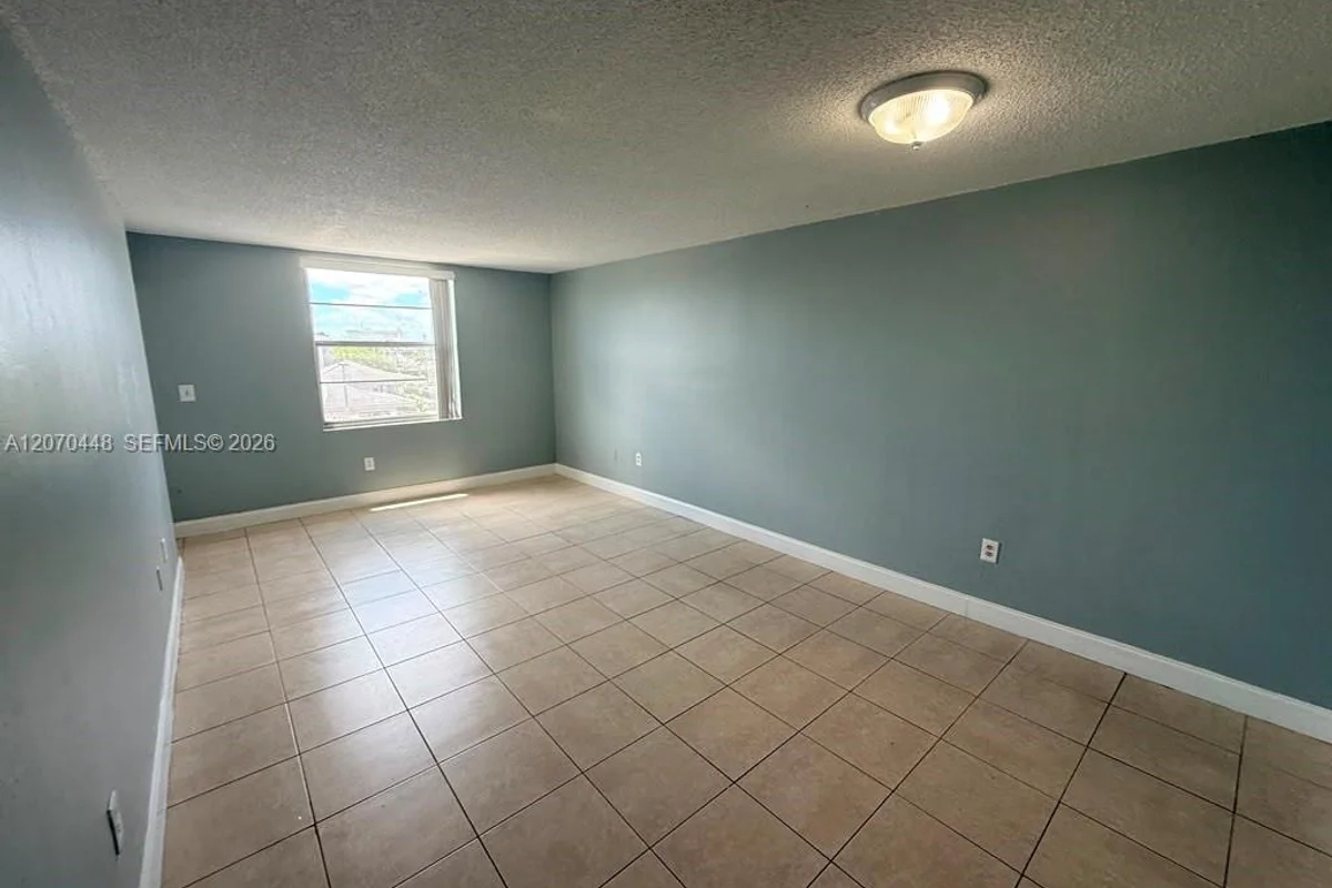 5775 W 20th Ave #402, Hialeah: photo 1 of 8