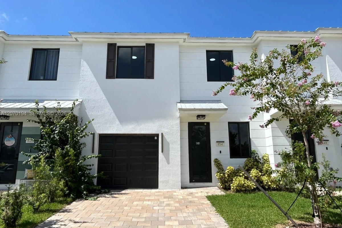 854 SW 1st St, Florida City: photo 1 of 35