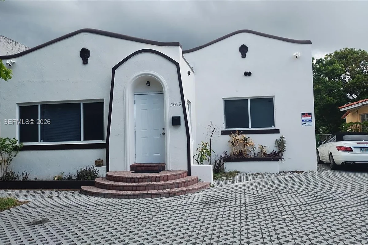 2059 SW 7th St, Miami: photo 1 of 9