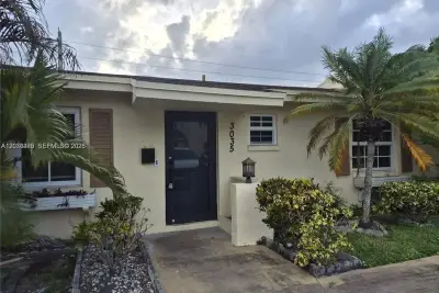 3035 NW 68th St #12D, Fort Lauderdale: photo 1 of 14
