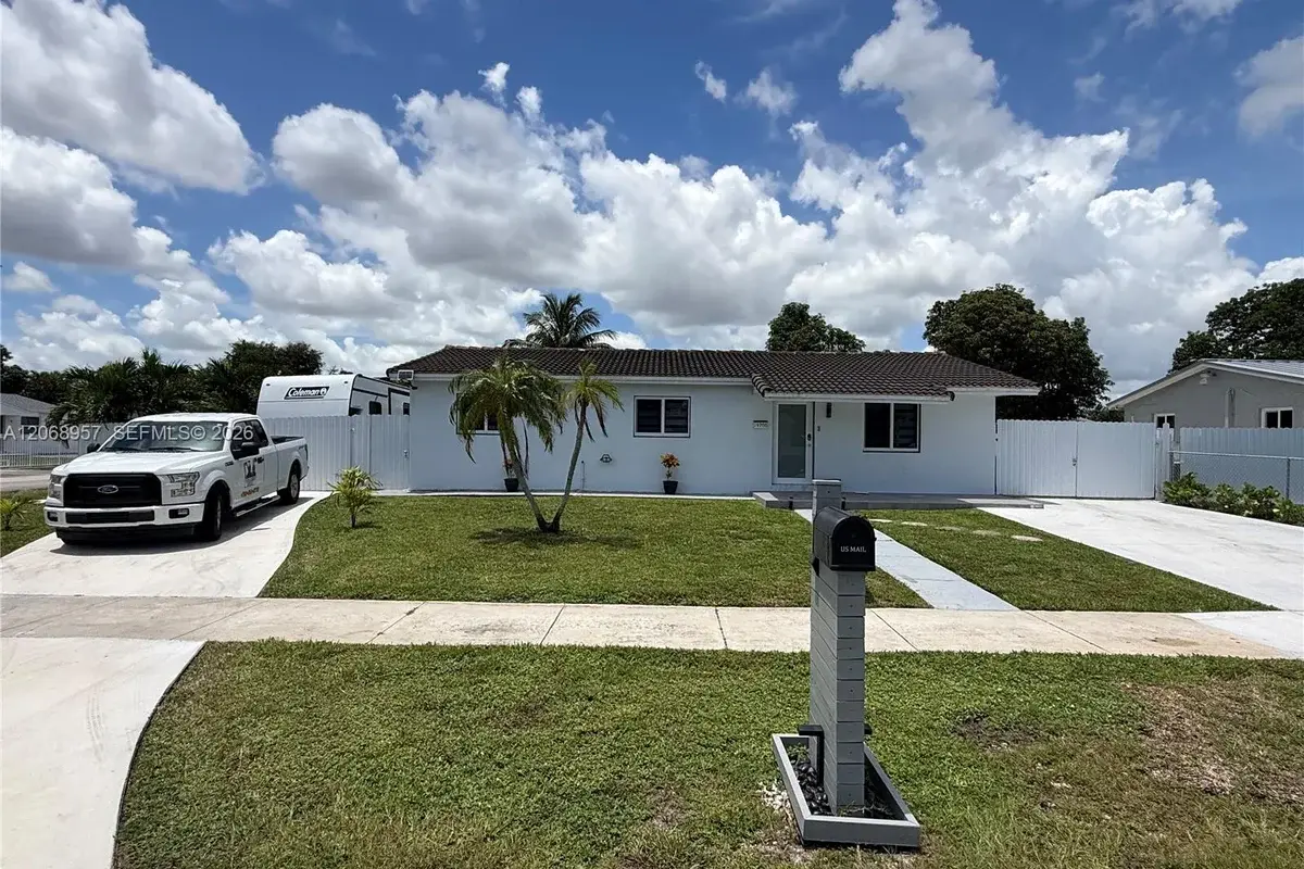 19700 NW 44th Ave, Miami Gardens: photo 1 of 14