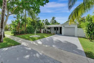 2446 Fillmore St, Hollywood: photo 1 of 66