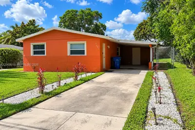 1281 W 35th St, Riviera Beach: photo 1 of 11