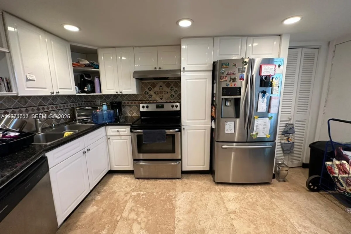 1680 NE 191st St #209-2, Miami: photo 1 of 12