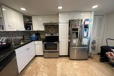 1680 NE 191st St #209-2, Miami: photo 1 of 12