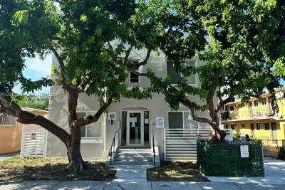1631 NW 3 St #5, Miami: photo 1 of 11