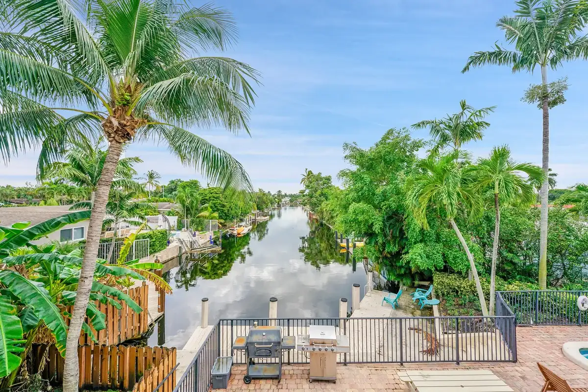 410 SW 15th St #202, Pompano Beach: photo 1 of 9