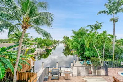410 SW 15th St #202, Pompano Beach: photo 1 of 9
