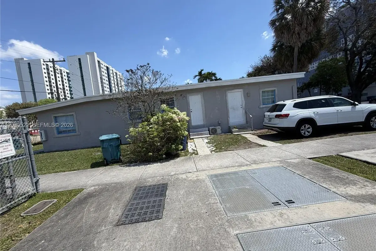 10793 SW 6th St, Sweetwater: photo 1 of 1