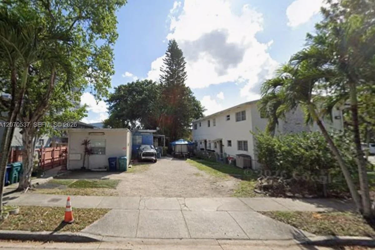 10790 SW 6th St, Sweetwater: photo 1 of 1