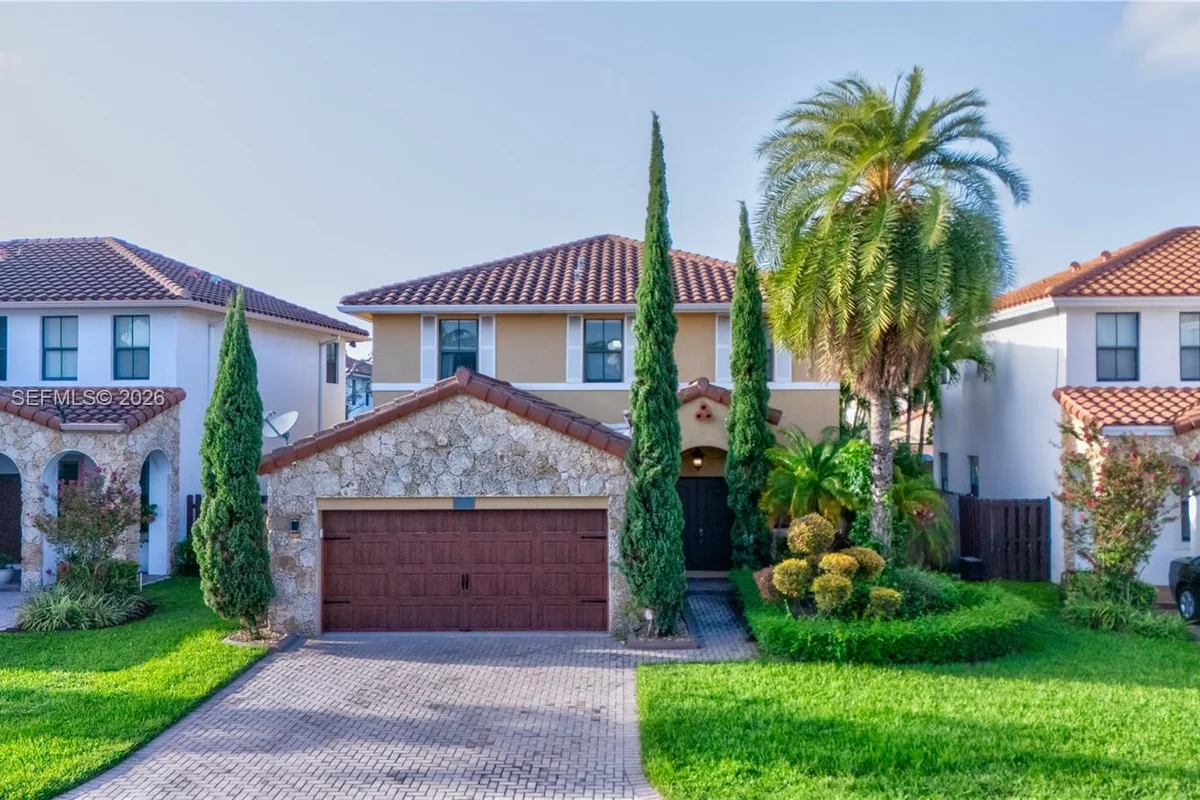 House in Miami: photo 1 of 73