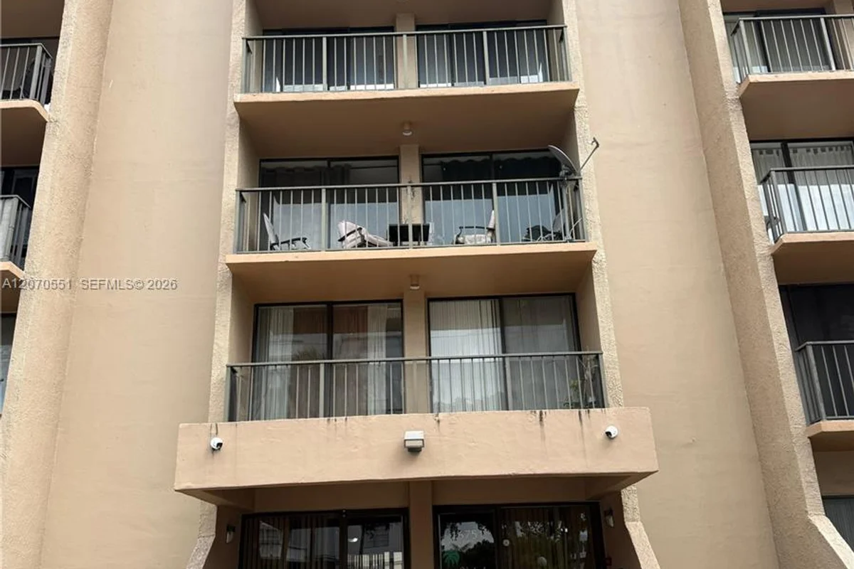 16751 NE 9th Ave #211, North Miami Beach: photo 1 of 4