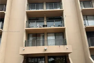 16751 NE 9th Ave #211, North Miami Beach: photo 1 of 4