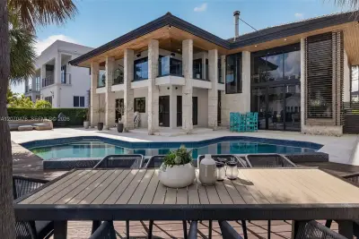 3343 NE 166th St, North Miami Beach: photo 1 of 85
