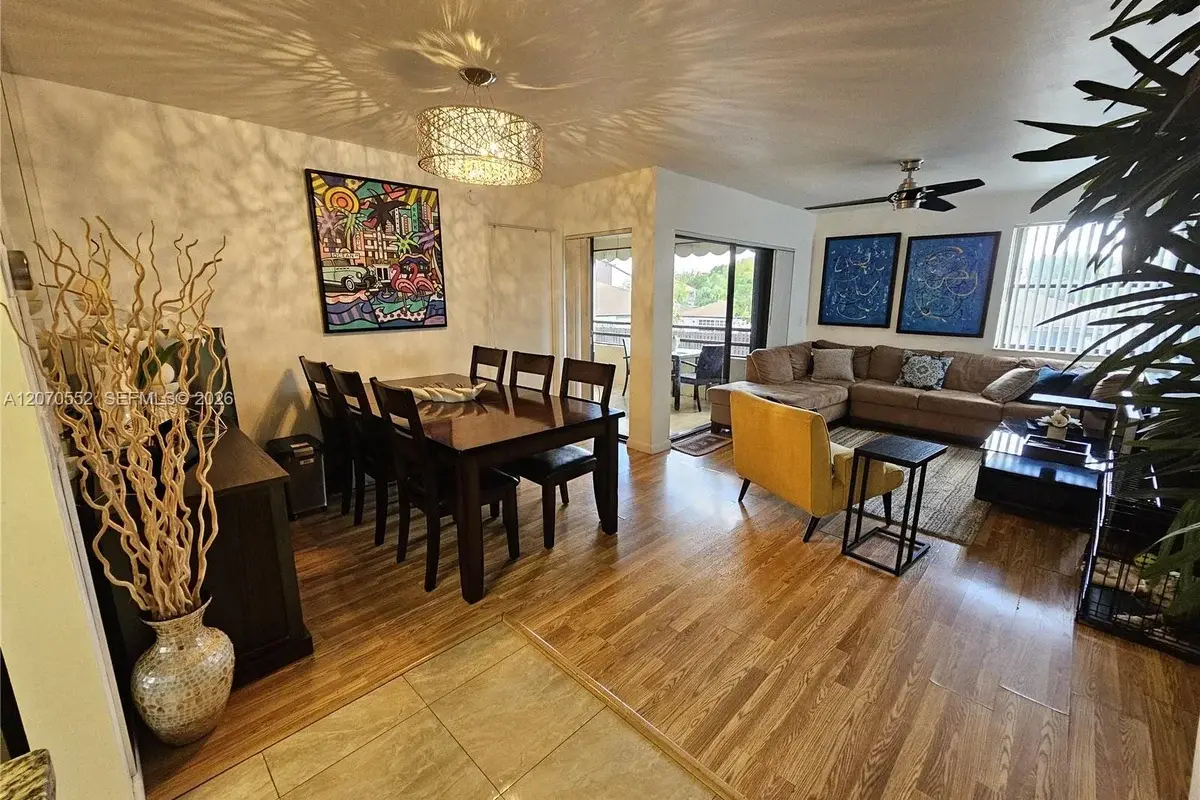 20160 NE 3rd Ct #8, Miami: photo 1 of 24