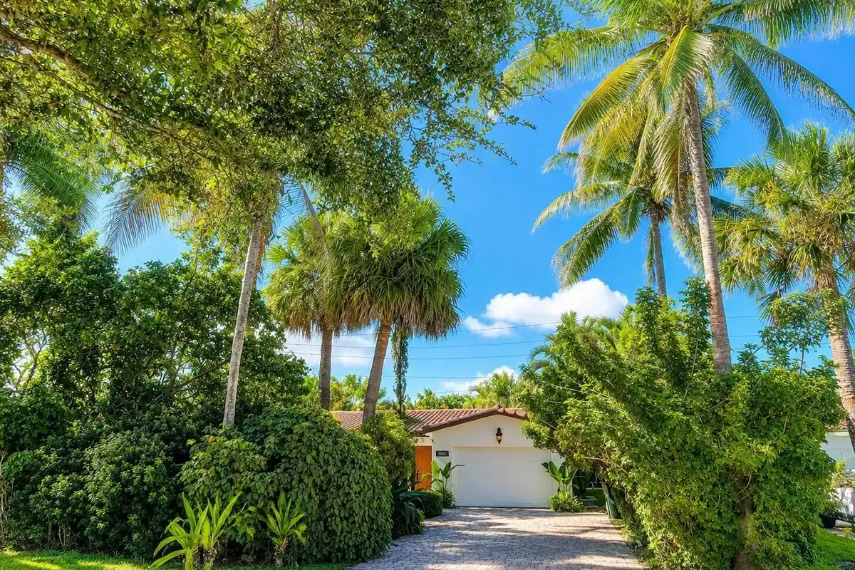 921 NW 7th St, Boca Raton: photo 1 of 16
