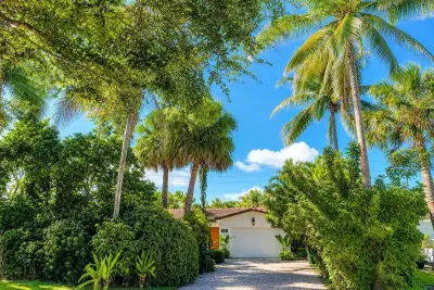 921 NW 7th St, Boca Raton: photo 1 of 16