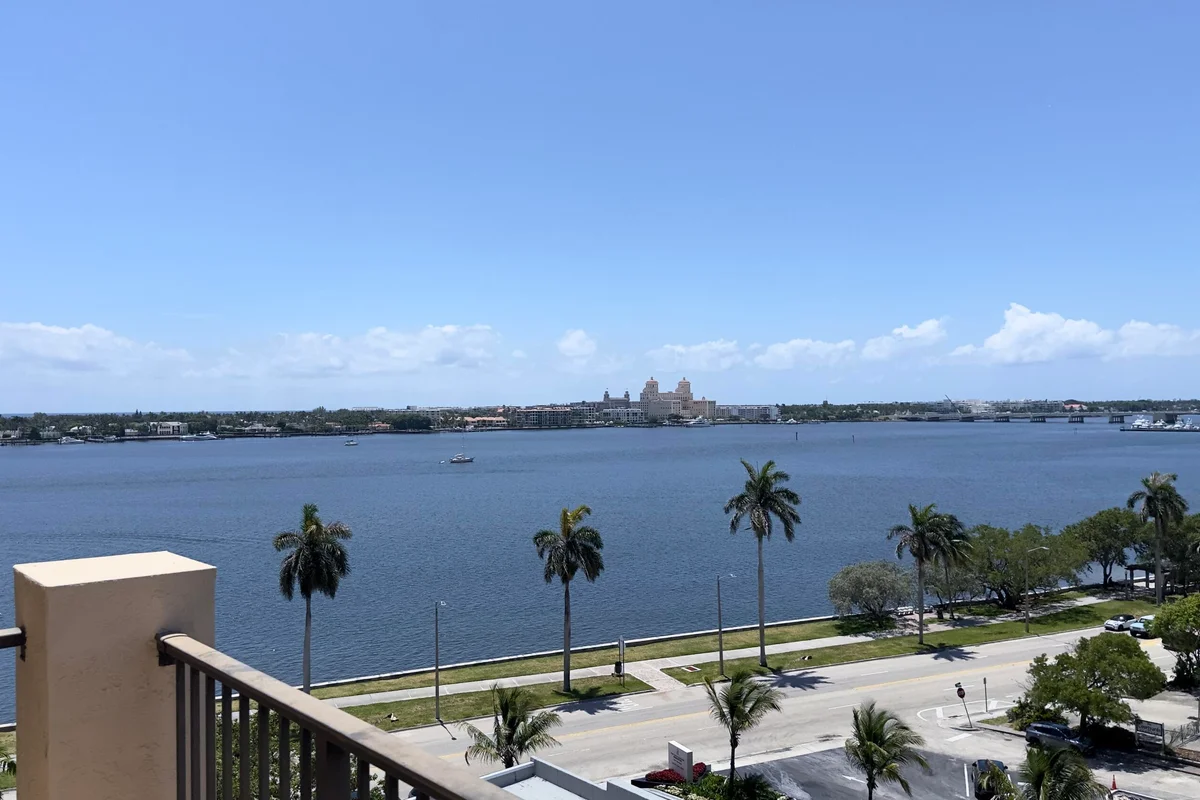 1801 N Flagler Dr #910, West Palm Beach: photo 1 of 18