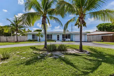 1419 SE 1st Way, Deerfield Beach: photo 1 of 36