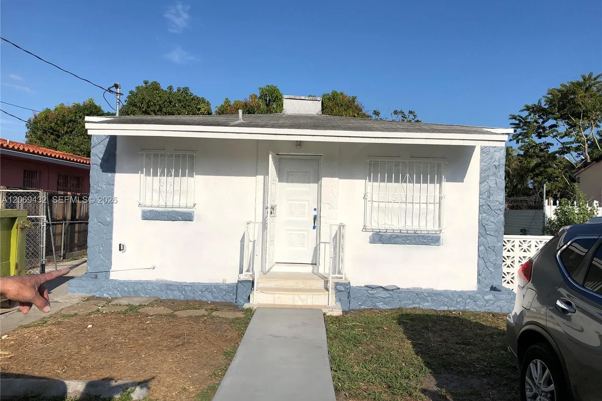 2053 SW 60th Ave, Miami: photo 1 of 5