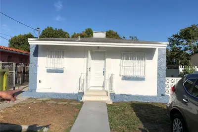 2053 SW 60th Ave, Miami: photo 1 of 5