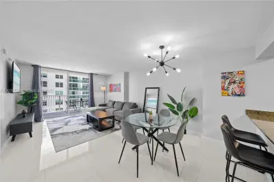 1200 Brickell Bay Dr #2205, Miami: photo 1 of 30