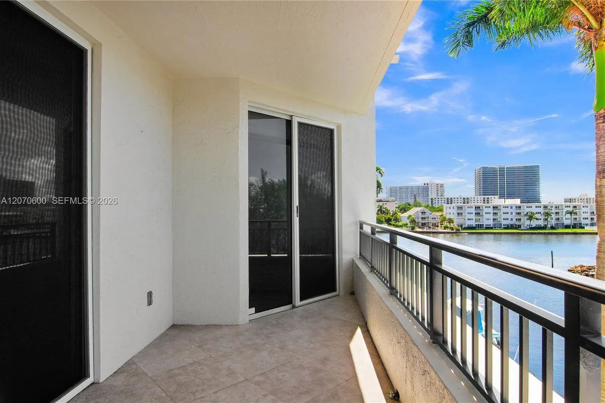 2880 NE 14th St Cswy #311, Pompano Beach: photo 1 of 51
