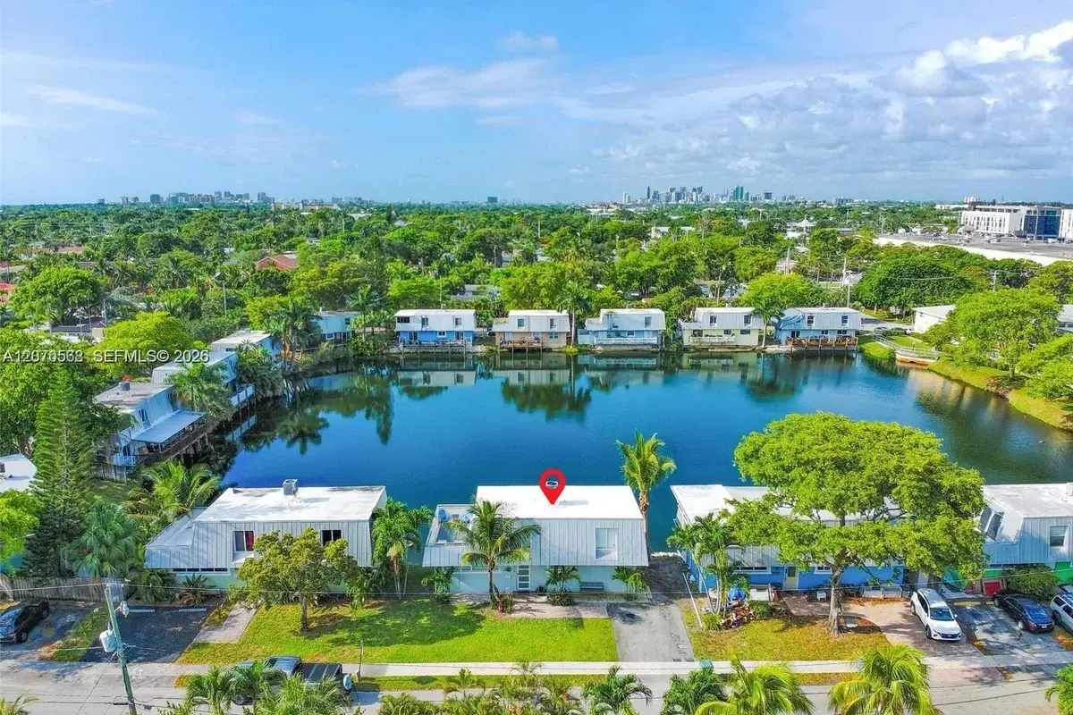 1370 NE 40th Dr, Oakland Park: photo 1 of 34