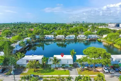 1370 NE 40th Dr, Oakland Park: photo 1 of 34