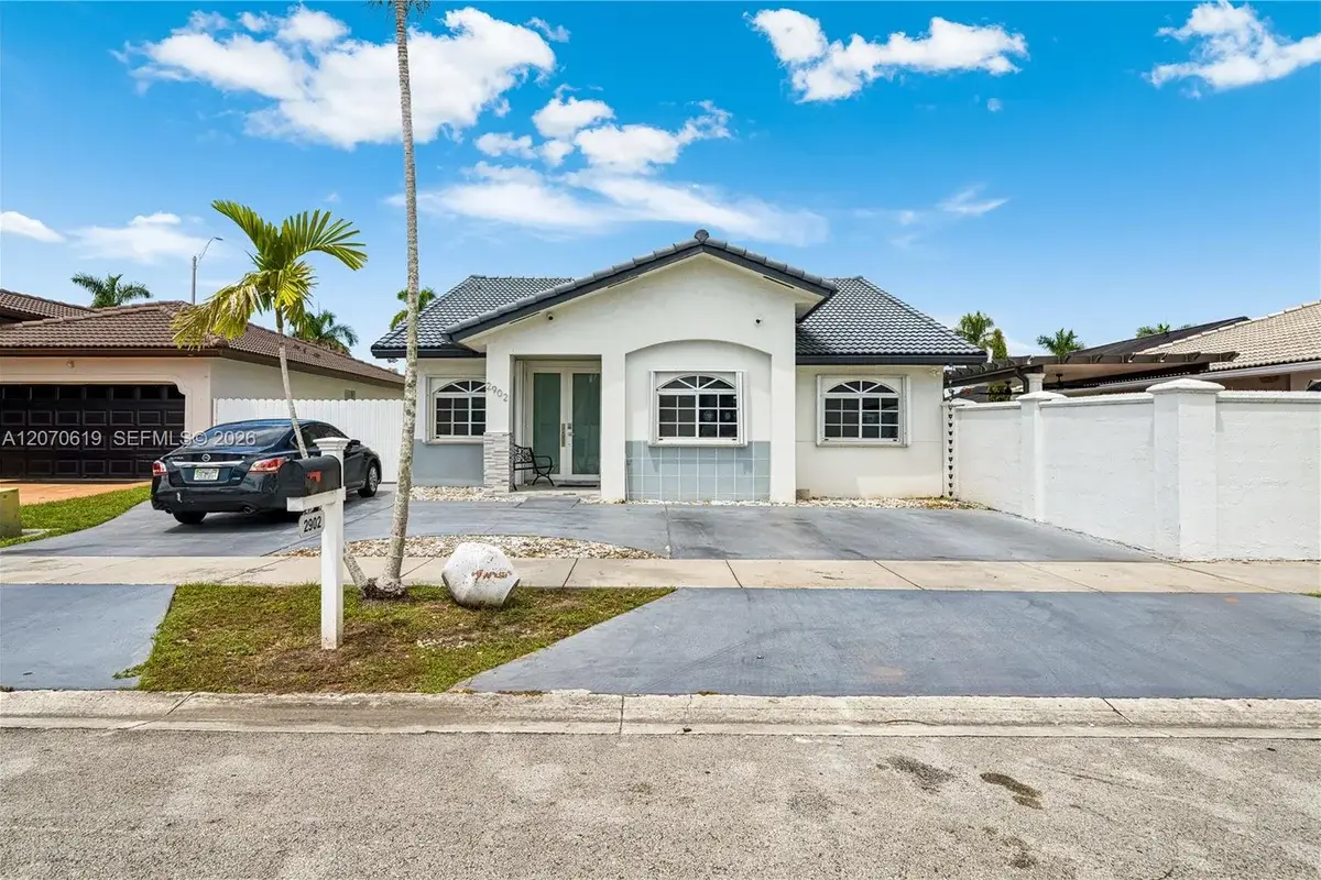 2902 SW 136th Ct, Miami: photo 1 of 31