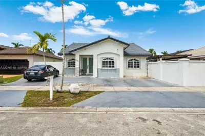 2902 SW 136th Ct, Miami: photo 1 of 31