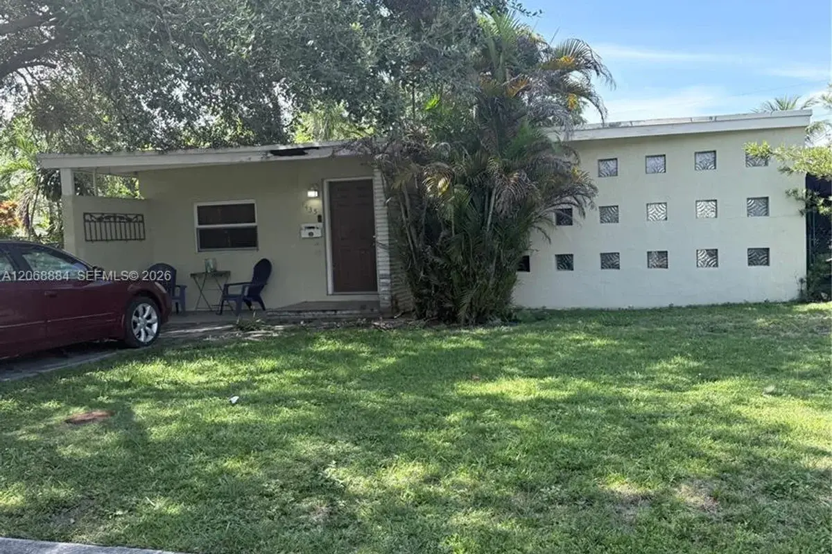 1435 NE 139th St, North Miami: photo 1 of 18