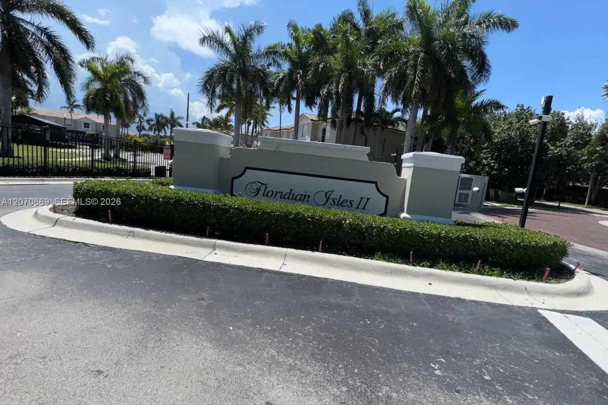 1013 NE 42nd Ave, Homestead: photo 1 of 10