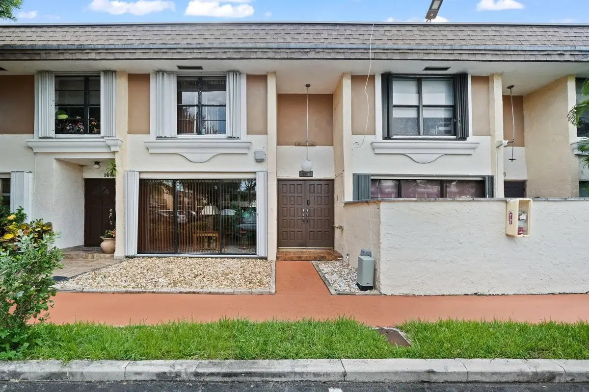 16470 NE 27th Pl #35, North Miami Beach: photo 1 of 25