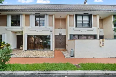 16470 NE 27th Pl #35, North Miami Beach: photo 1 of 25