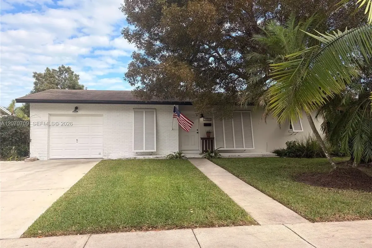 18225 SW 94th Ave, Palmetto Bay: photo 1 of 34
