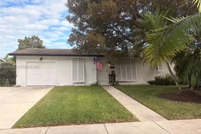 18225 SW 94th Ave, Palmetto Bay: photo 1 of 34