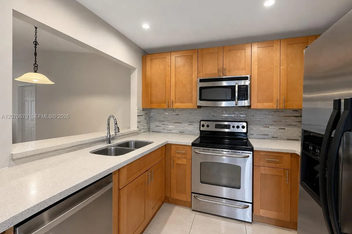 454 NE 210th Circle Ter #202-7B, Miami: photo 1 of 28