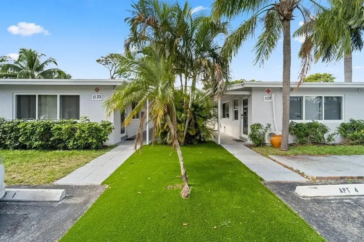 1133 NE 17th Ave #7, Fort Lauderdale: photo 1 of 13