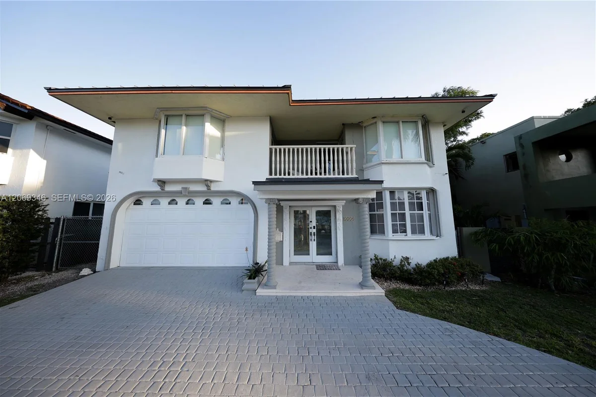 1230 NE 89th St, Miami: photo 1 of 40