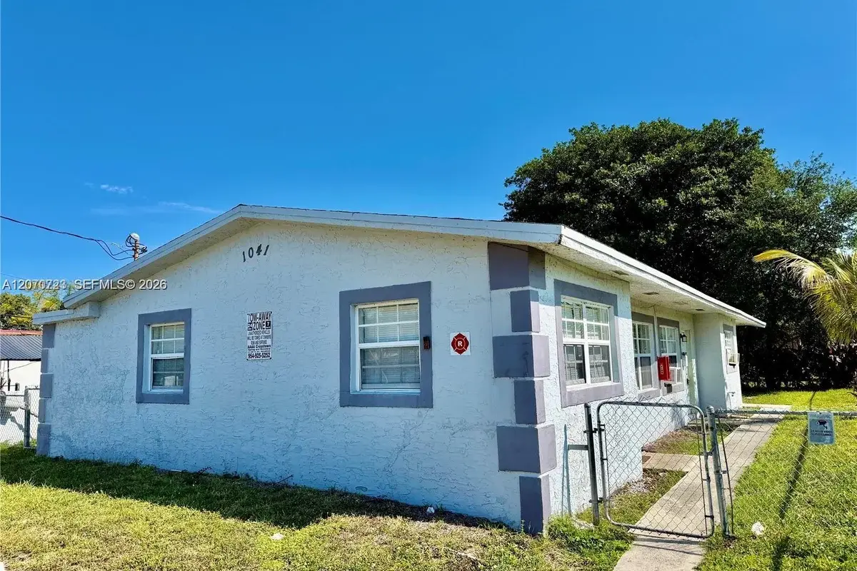 1041 NW 7th Ct, Hallandale Beach: photo 1 of 30