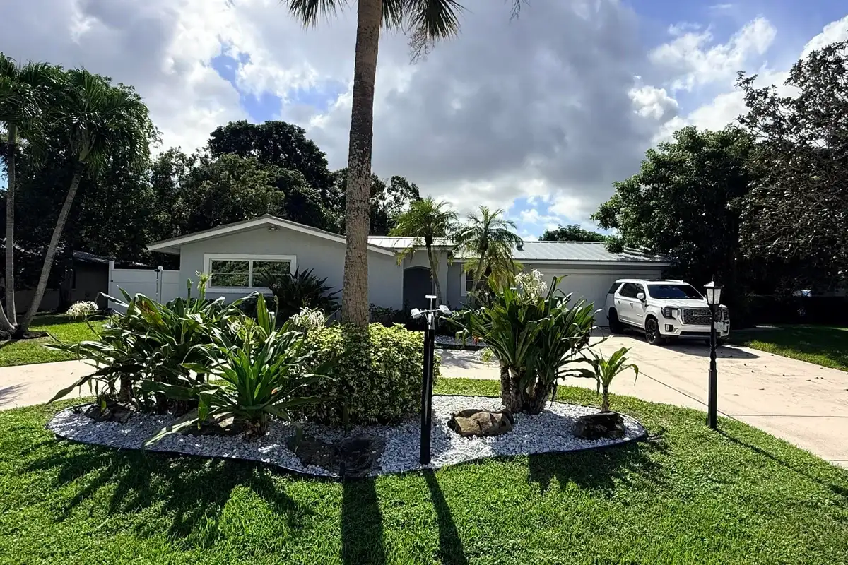 4188 Larch Ave, Palm Beach Gardens: photo 1 of 7