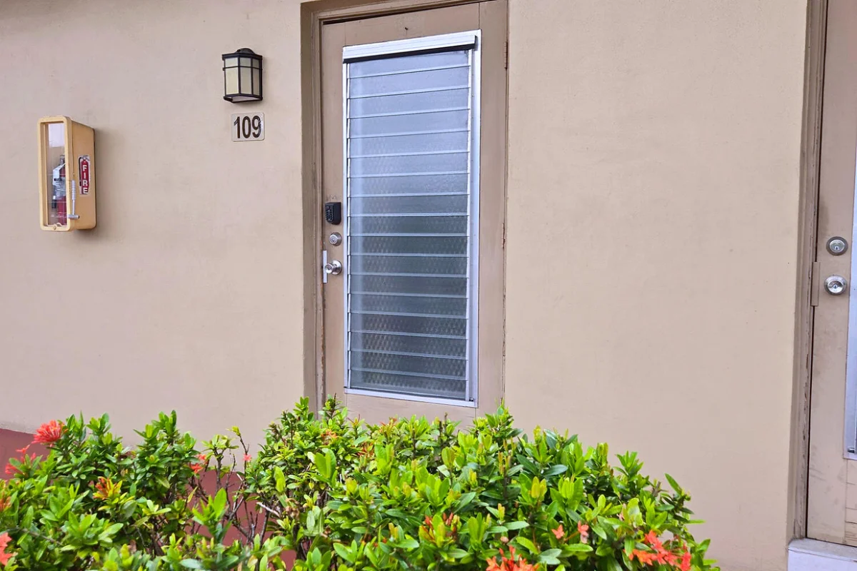 5071 W Oakland Park Blvd #109, Lauderdale Lakes: photo 1 of 23