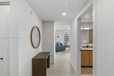 121 NE 5th St #3312, Miami: photo 1 of 39
